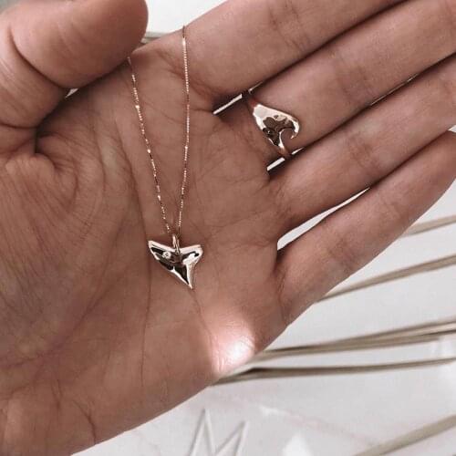 WTLTC Dainty Gold Color Shark Tooth Chokers Necklaces for Women Minimalist Tusk Pendant Necklace Summer Stayle Choker Jewelry