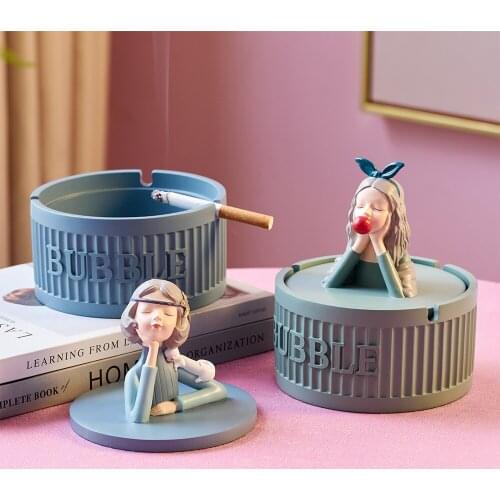 Resin Creative Ashtrays with Lid Cute Girl Weed Tray Smoking Appliance Accessories Home Desk Accessories Gift for Boyfriend