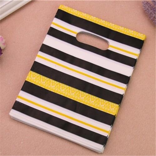 2017 New Design Wholesale 100pcs/lot 15*20cm Luxury European Packaging Plastic Shopping Bags With Handles