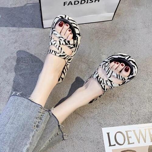 2021 Summer Women Slippers Flip Flops Fashion Female Soft PU Gladiator Flat Slides Ladies Solid Outdoor Casual Black Beach Shoes