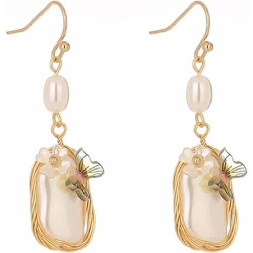 Vintage Exquisite Earrings Retro Imitation Baroque Female Earrings Irregular Shape Pearl Flower Butterfly Earrings A5KE