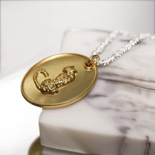 Oval Coin Leopard Statue Pendant Nechlace For Women/Men/Couple 2020 Jewelry Vintage Gold Plated Gothic Accessories Neck Chains