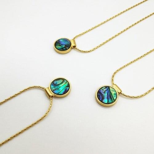 European and American Simple Geometric Retro Clavicle Chain Brass Round Shell Necklace Elegant Girl Necklace