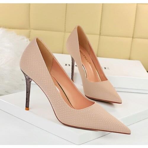 Europe and the United States fashion sexy nightclub shows thin metal thin heel shallow mouth pointed snakeprint female heels