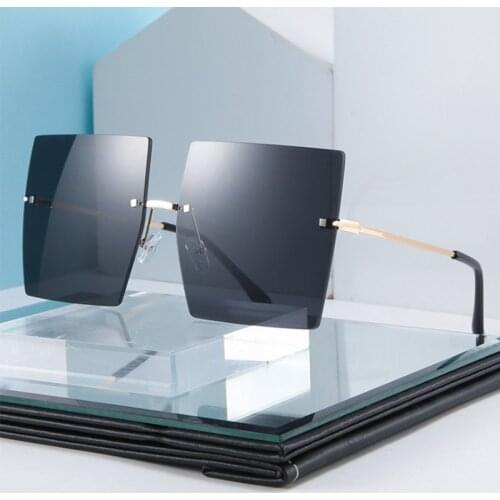 New Trending Brand Designer Women Men Oversized Square Sunglasses Plane Lens Metal Frame Sun Glasses Shades