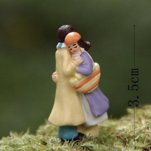 Action Figure couple embracing hand to do DIY wild 3.6cm Micro Landscape decoration ornament Doll PVC gifts Model Anime