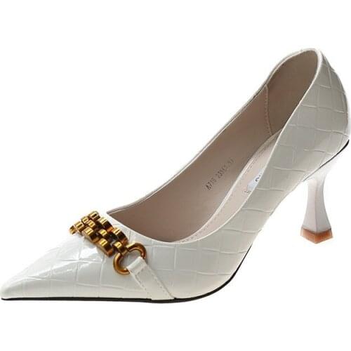 Fashion Metal Chain Leather Pumps for Women Sexy Party Dress Crocodile Pattern High Heels Point Toe Low Stilettowomens Pumps