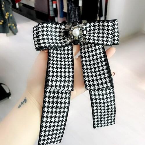 Korean Fabric Bow Tie Brooch Crystal Rhinestone Necktie Shirt Dress Collor Pins Vintage Jewelry Broochees for Women Accessories
