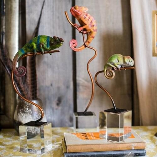 Chameleon Resin Miniature Animals Home Decoration Accessories Crystal Base Alternative Art Style Wild Display Figurines Ornament