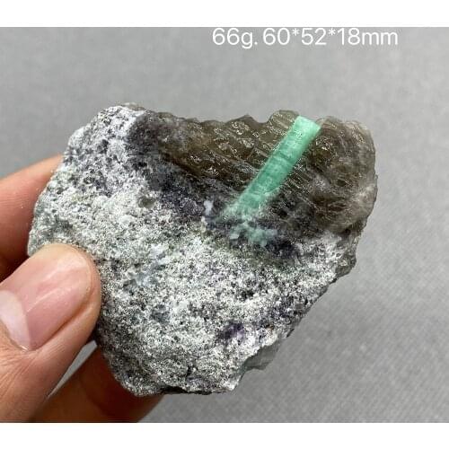 100% Natural green emerald mineral gem-grade crystal specimens stones and crystals quartz crystals