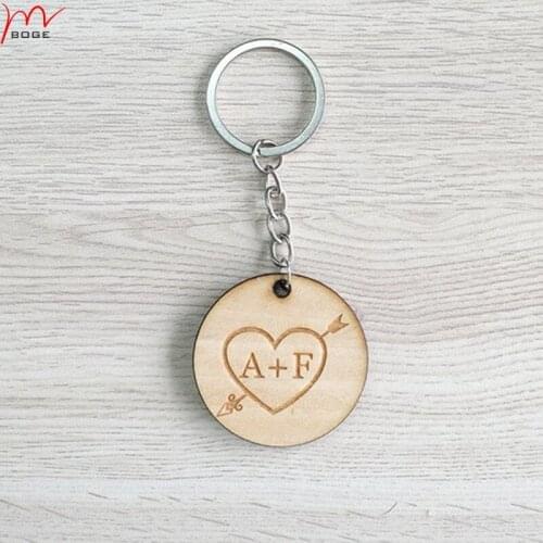 Personalized custom hot selling wedding guest keychain favors wood keychain wedding favors for guests