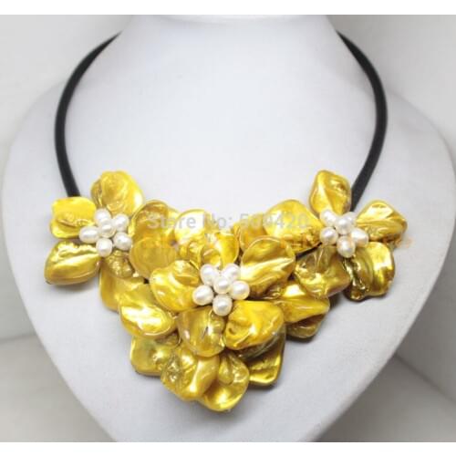 Free Shipping >>>>yellow mother of pearl shell hand weave 3 flower pendant necklace 18" fashion jeWELRY