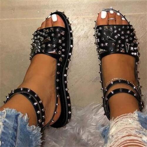 Summer 2020 New Round Head Flat Bottom Fashion Rivets Women Shoes Outdoor Beach Comfortable Women Sandals Plus Size 35-43