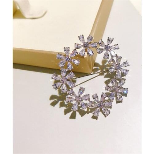 Simple Wreath Brooch Rhinestone Brooches Pins Crystal Wedding Broaches for Bridal Bouquet Dress Sash Broach Jewelry Xmas Gift
