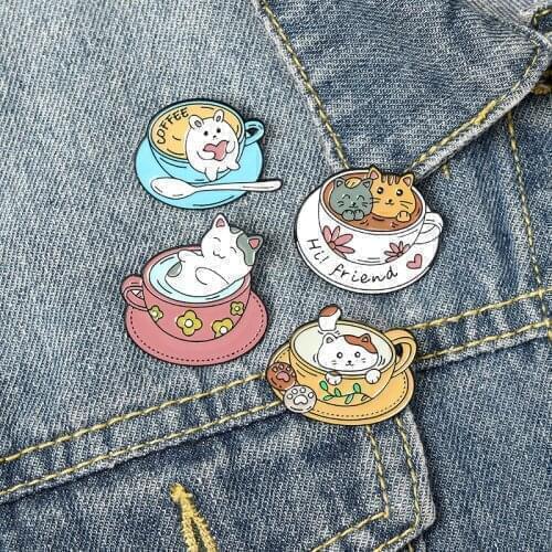 Cat Brooch Pin Coffee Cup Badges Enamel Pins Metal Womens Brooches for Women Backpack Badge Gifts Women Jewelry Accessories