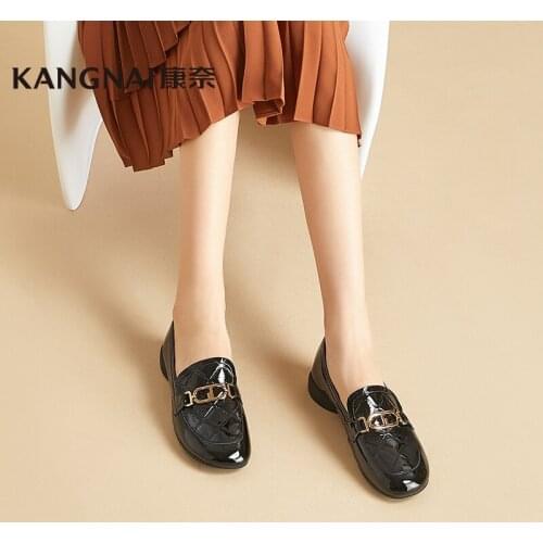 KANGNAI Loafers Women Shoes Patent Leather Metal Decoration Round Toe Thick Heel Penny Slip-On Retro Ladies Flats