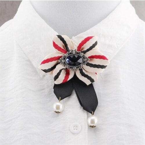 Korean Groom Ladies Multicolor Camellia Pearl Flower Brooch Bowknot Brooch Pin Famous Fashion Brand Wedding Clip Brooch Jewelry