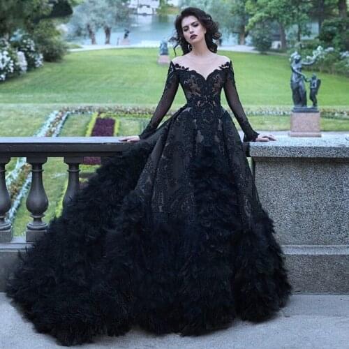 Luxury Ball Gowns Wedding Dresses Black Long Sleeves Feathers Bridal Gowns Dubai Arabic Custom Made Wedding Dress Robes De Marié