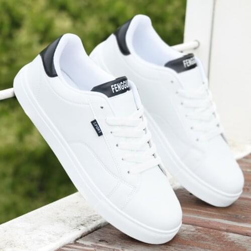 2019 new white shoes mens breathable sports shoes mens casual shoes mens Korean version of the trend of wild flat mens shoes