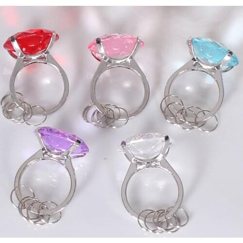 Hot sell Multi Color Round Shaped Acrylic Diamond Ring Keychain Wedding favors