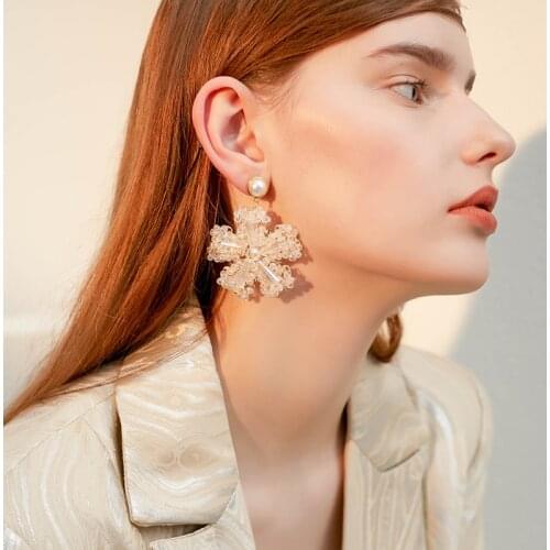 Luxury flower crystal drop earrings for women 2019 Korean style artificial pin earrings fashion simple drop fashion jewellery