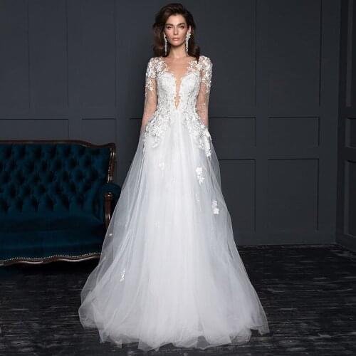 Floor Length Lace Appliques Sweep Train Long Sleeve V-Neck Wedding Dress Backless Backless Bridal Gowns Stunning High Quality