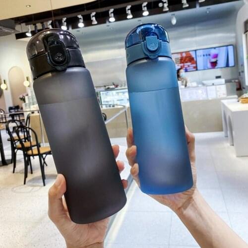780ml Water Bottle Large Capacity Drinking Bottle Cup Locking Buckle Drinking Cup Juice Water Cup Kettle Drinkware with Brush