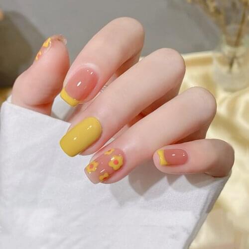 24pcs Yellow Flower Printed Nails Patch Glue Type Short Paragraph Fashion Manicure False Nails Save Time Nail Patch Nail Art