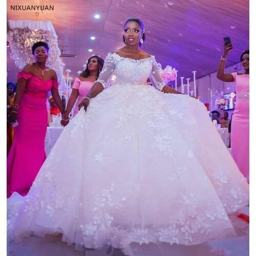 Luxury Floral Applique Plus Size Wedding Dresses Lace Off Shoulder 1/2 Sleeves Court Train Wedding Gowns Bridal Gowns