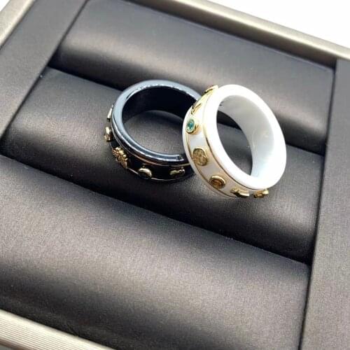 2021 fashion new black and white ceramic color rhinestone fashion couple ring for men and women