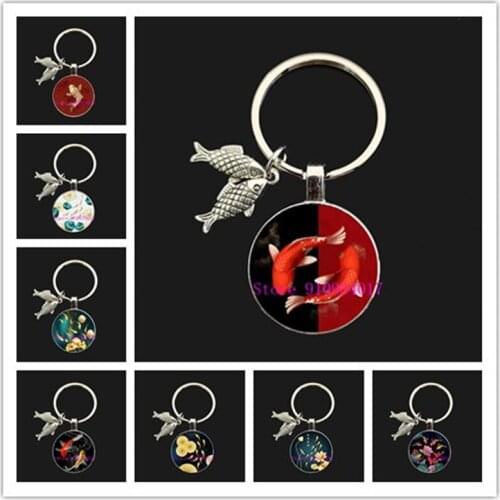 Beautiful red goldfish round glass keychain handmade colorful nine fish figure round glass keychain men and women birthday gifts