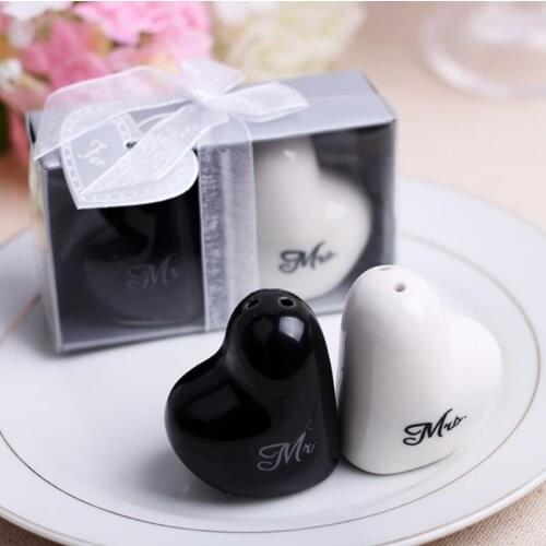 Mr.&Mrs. Heart Ceramic Salt &Pepper Shakers Wedding Favors Bride and Groom Salt and Pepper Shaker 2pcs/set LX6181
