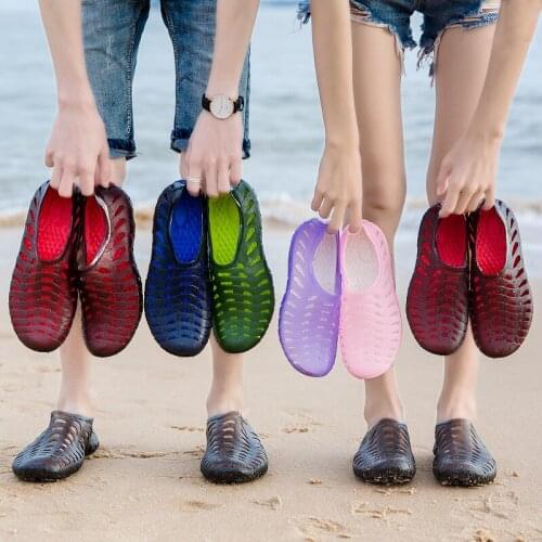 Summer Sandals 2021 Luxury Beach Clogs Flat Shoes Mens and Womens Sandals New Womens Non Slip Slippers Light Sandals Men