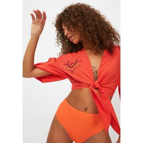 Trendyol Crab Embroidered Lacing Detailed Bluz TBESS21BZ2032