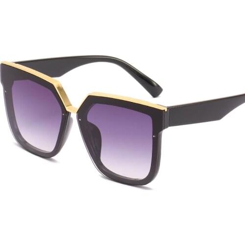 The new box shades for women trendy and fashionable sunglasses are suitable for all kinds of matching glasses for men and women
