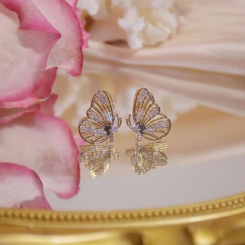 Shining three-dimensional small butterfly earrings Korean temperament female fashion earrings wedding jewelry