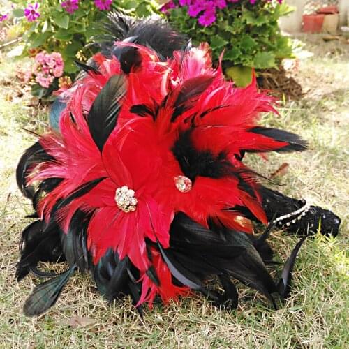 Iffo high-end custom bride hand holding flower bouquet black red feather water droplets golden diamond pattern texture DIY decor