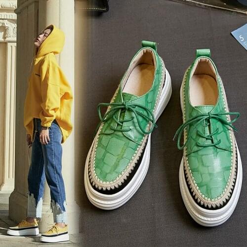 Thick bottom ladies shoes leather black muffin bottom tie casual ladies shoes round head flower leather comfortable shoes