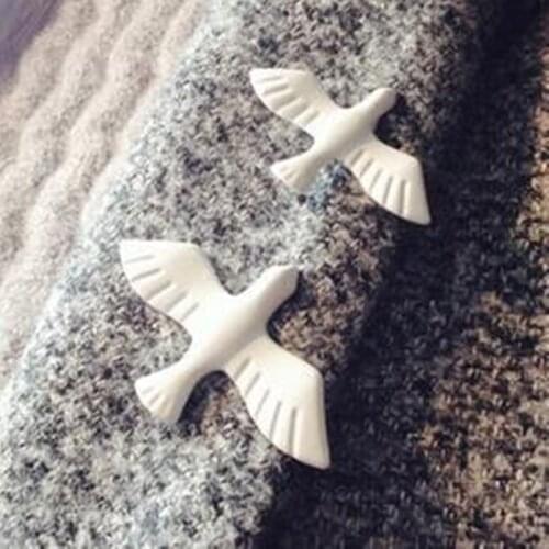 1pcs fashion jewelry hot retro simple white pigeon brooch, exquisite little animal collar, male and female jewelry wholesale