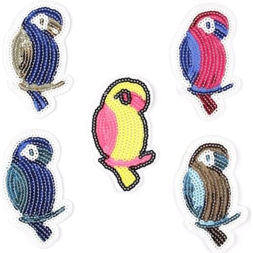 50pcs/Lot Sequined Parrot Embroidery Patches Letters Clothing Decoration Accessories Diy Iron Heat Transfer Applique Cute Patch