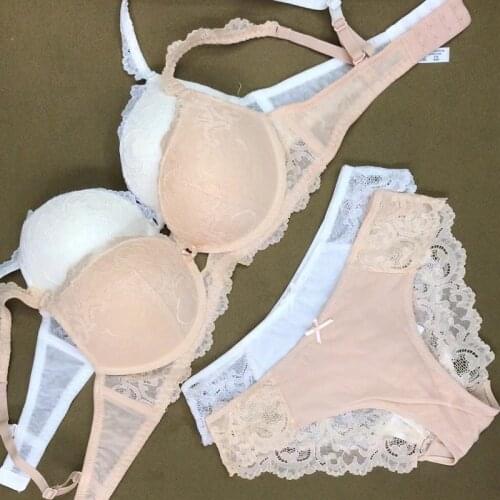 The new summer womens underwear set, gather up comfort bra, fashionable sexy lace panties, white bra set, light color C cup