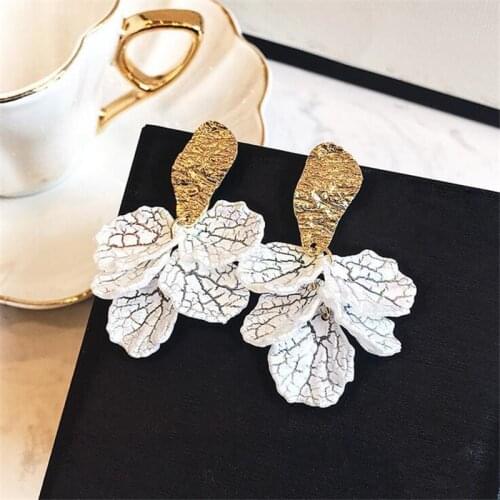 2019 hot fashion jewelry elegant multi-layer tassel earrings white leaf holiday earrings for Girls gift for woman