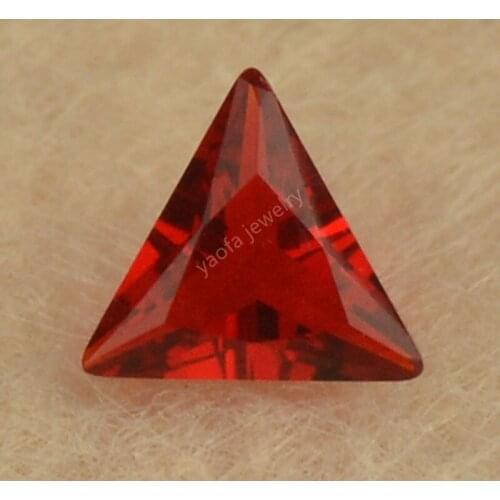 Sale 3x3~10x10mm 5A Right Triangle Shape Brilliant Cut Loose Glass Stone Dark Red Color Garnet Glass Synthetic Gems For DIY