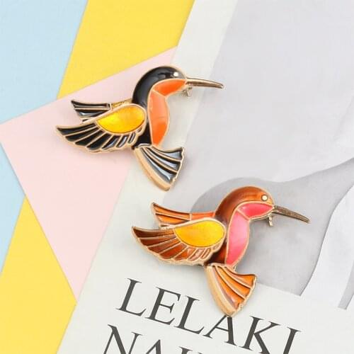 Cartoon Animal Badge Enamel Brooch Vintage Colorful Birds Metal Pin For Women Fashion Hummingbird Denim Jackets Accessories Pins