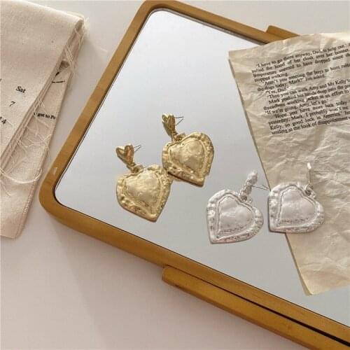 Vintage Metal Gold Color Heart Earrings for Women Girl Matte Alloy Love Heart Hanging Dangle Earrings Statement Party Jewelry