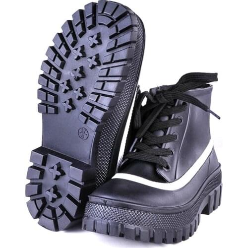 Cross Border 2020 New Womens Rain Shoes Bandage Trend Fashion Rain Boots Plastic Waterproof Slippers Work Garden Shoes