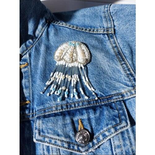 Jellyfish Brooch Crystal Bead Handcrafted Elegant Appearance Size: 6 * 4 Cm Jacket, Perfect Brooch That Can Be Attached On The B