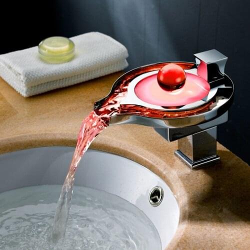 Free shipping Luxury brass LED bathroom basin faucet with single handle LED basin sink faucet and polished chrome water faucet