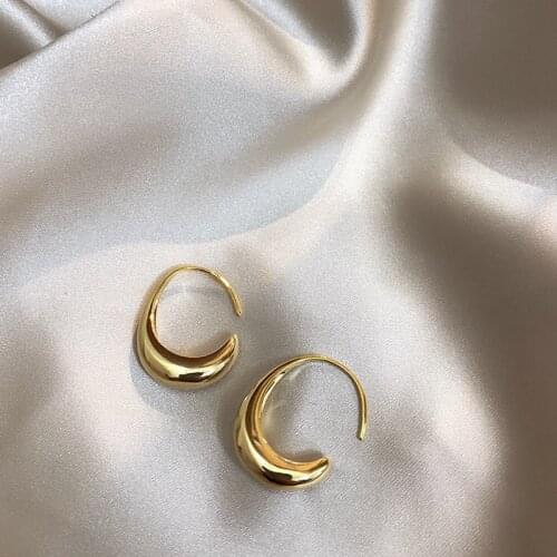 Unique Design Shining Metal Hoop Earrings Simple Temperament Wild C Shape Earrings Jewelry Pendientes Mujer Moda Chic Brief