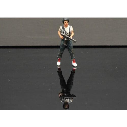 1/64 Scale Resin Die-casting New Product Woman Wearing Overalls Car Scene Doll Model Scene Layout Collection Decoration Toy